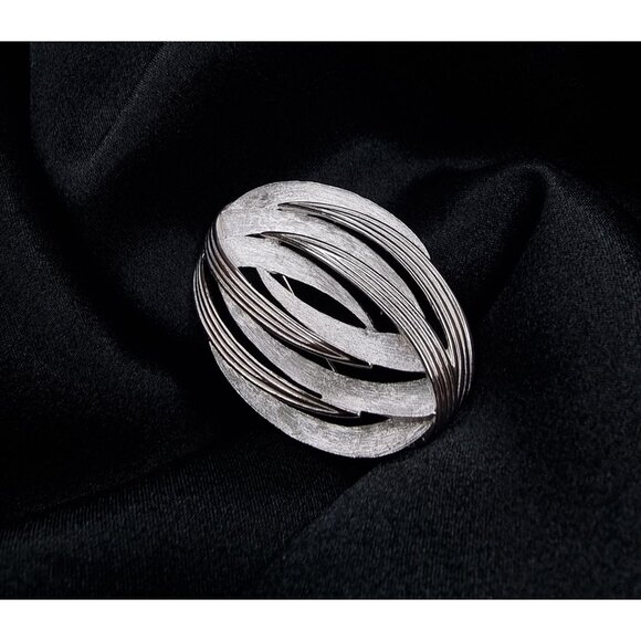 Vintage Trifari 1960s Silver-Tone Oval Swirl Brooch Pin Jewelry - Picture 1 of 5